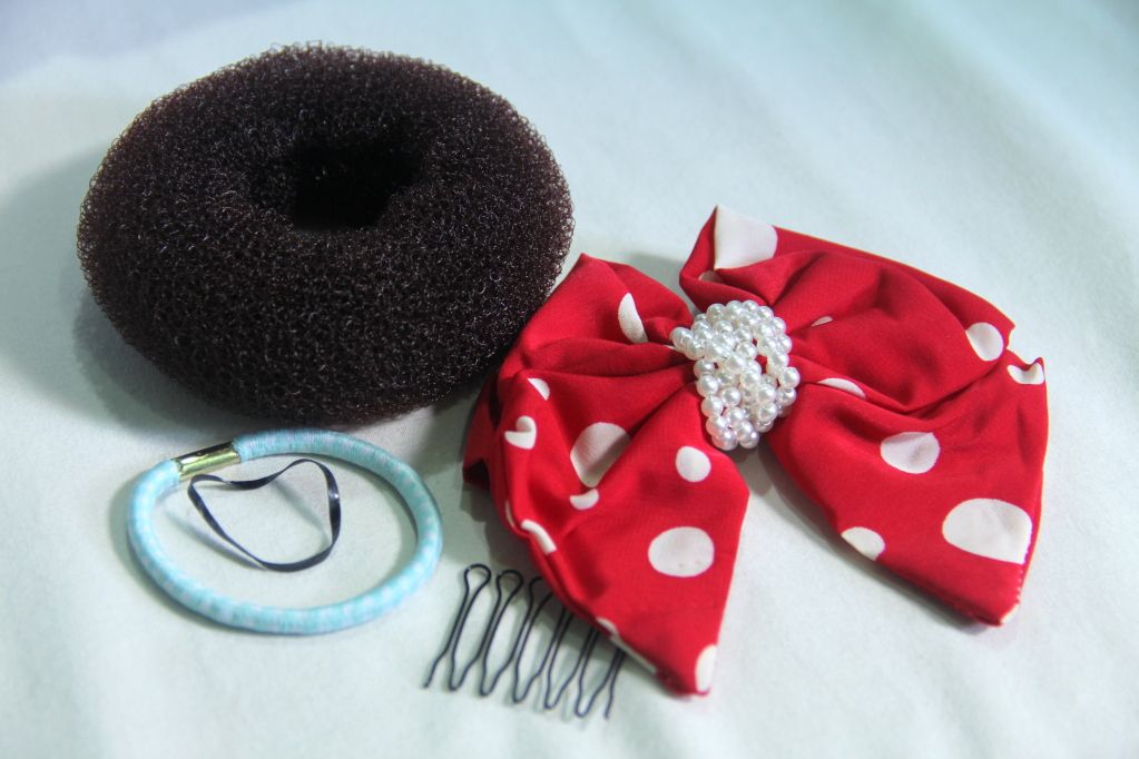 The Glamourtini Hair Bun Tutorial using 1721 Perfect Bun Maker (Sponge)